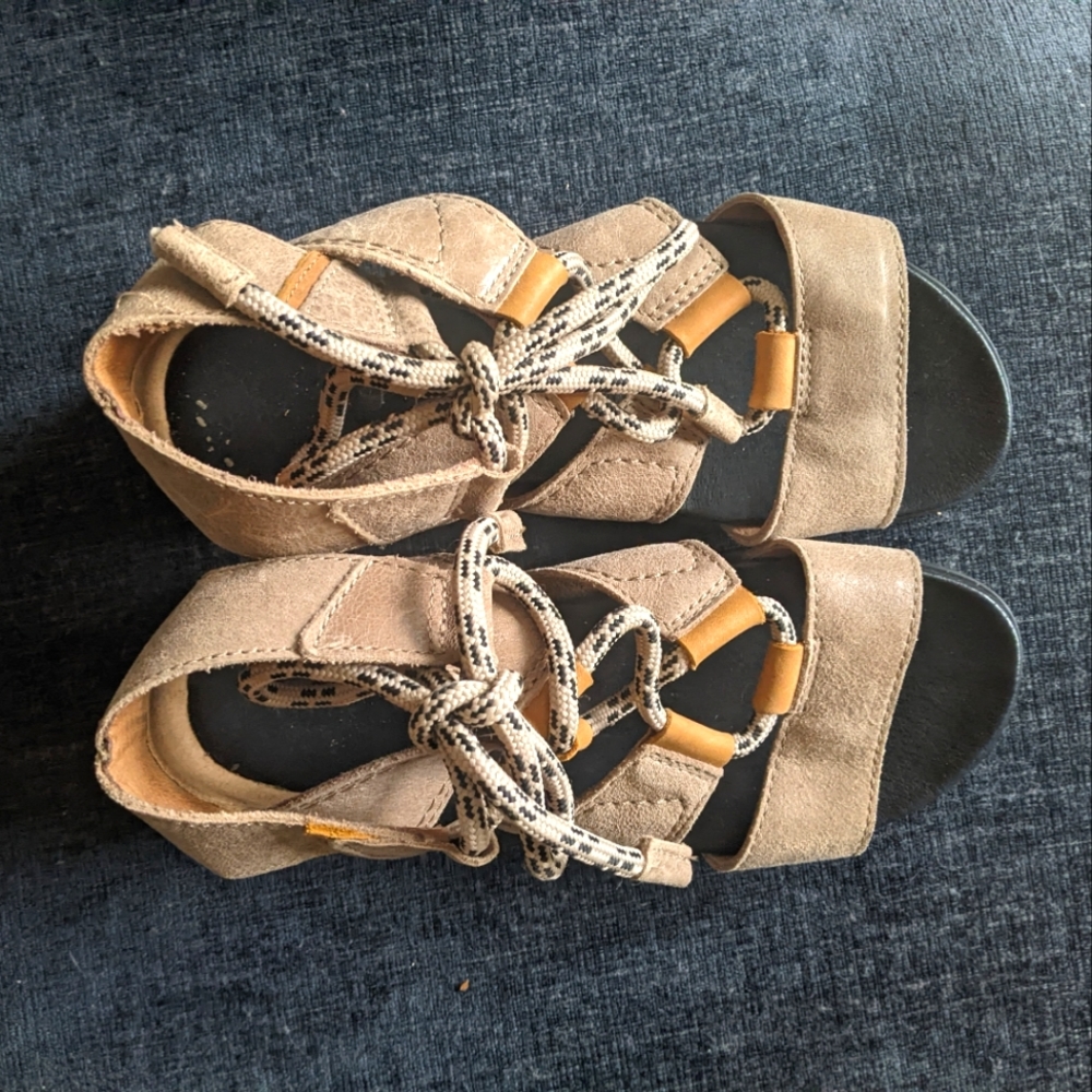 Sandal